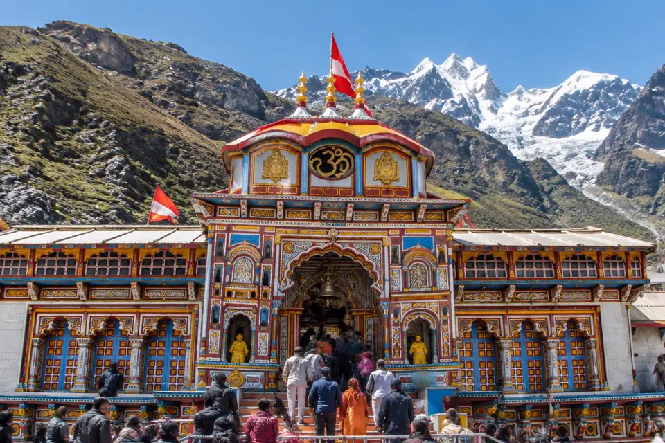 Colourful Badrinath Temple surrounded by the Uttarakhand Himalayas
